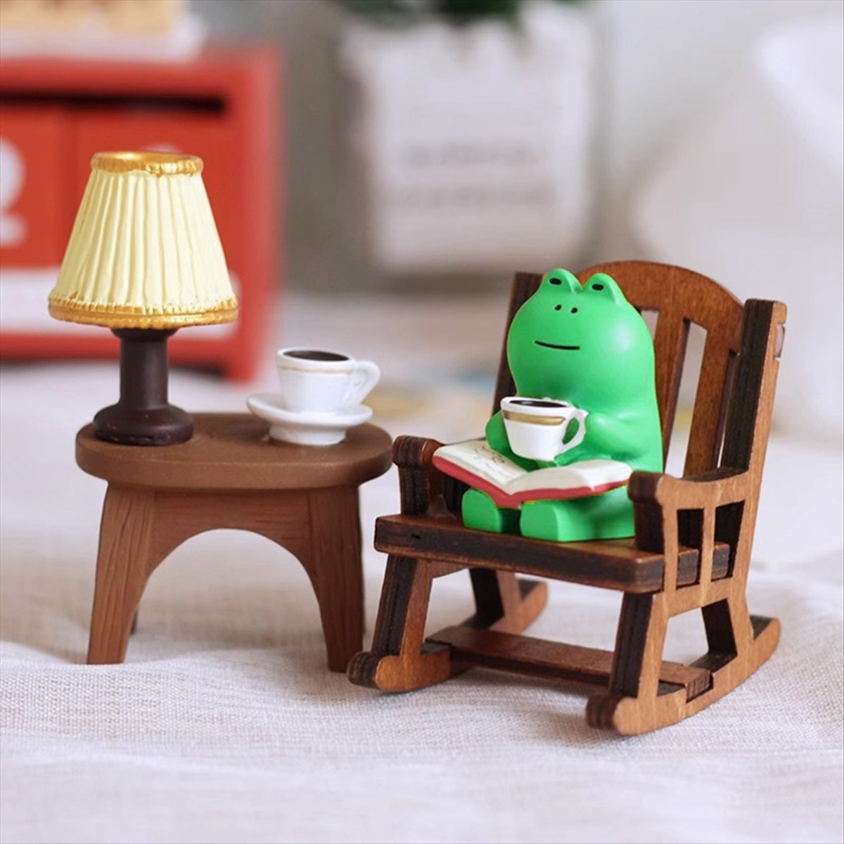 예산 친화적인 만화 개구리 흔들의자 테이블 램프 장식품 - Home Office Budget 리뷰 및 가격